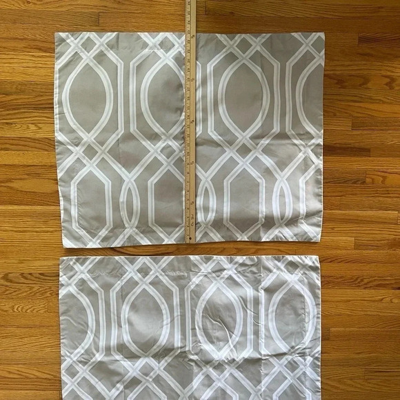 Max Studio pillow shams - Picture 2 of 4
